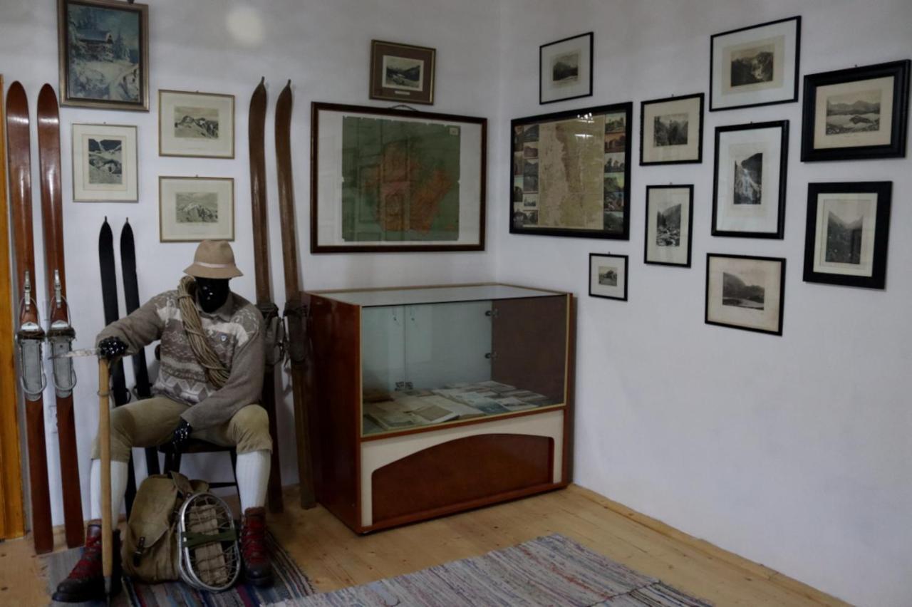 Gasthaus Galeria Turismului Montan Cîrţişoara Exterior foto